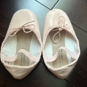 Ballet shoes Freestyle by Danskin pink leather toddler size 10